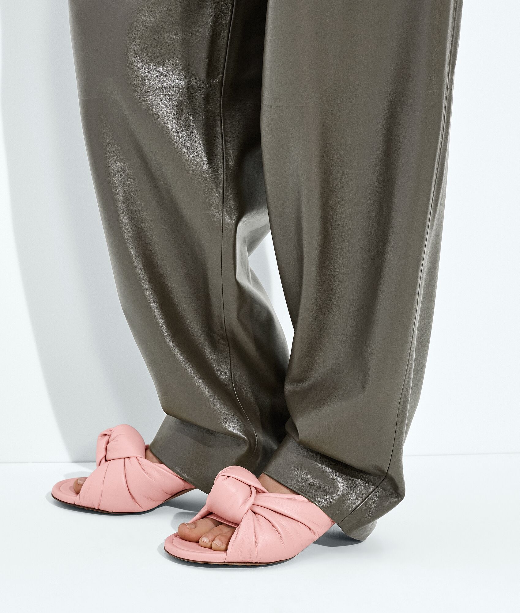 BOTTEGA VENETA 女士Cherry穆勒鞋