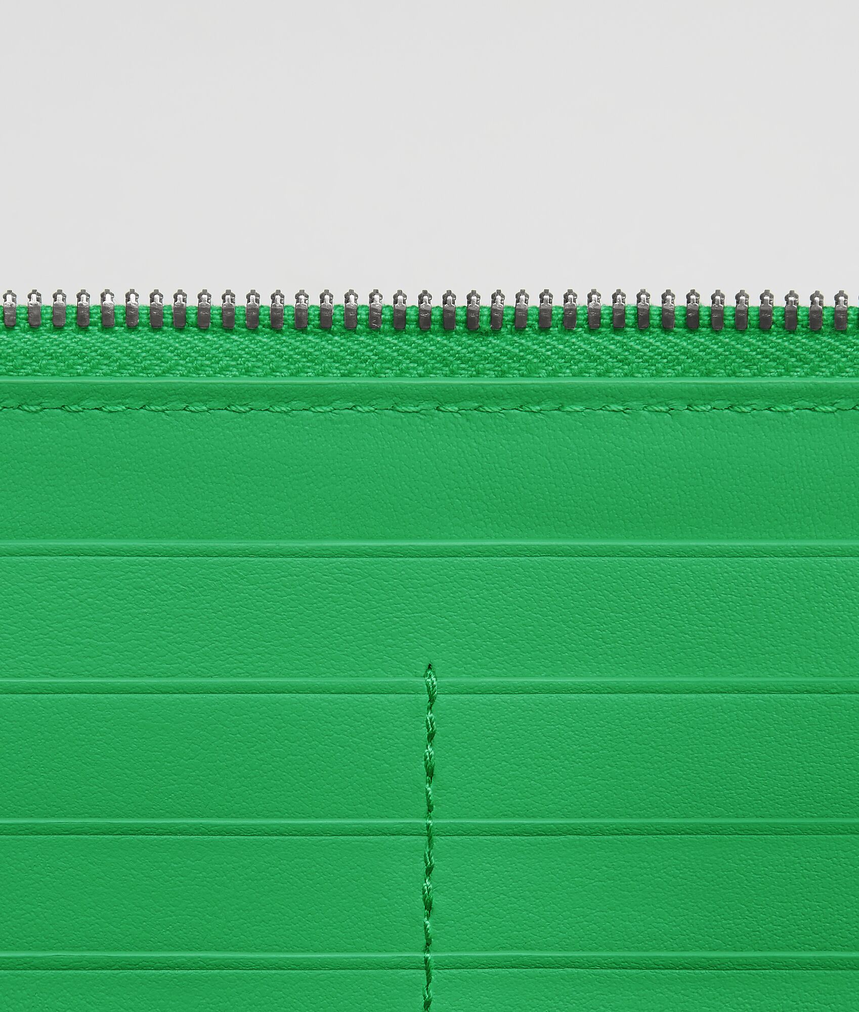 BOTTEGA VENETA Cassette环绕式拉链钱包