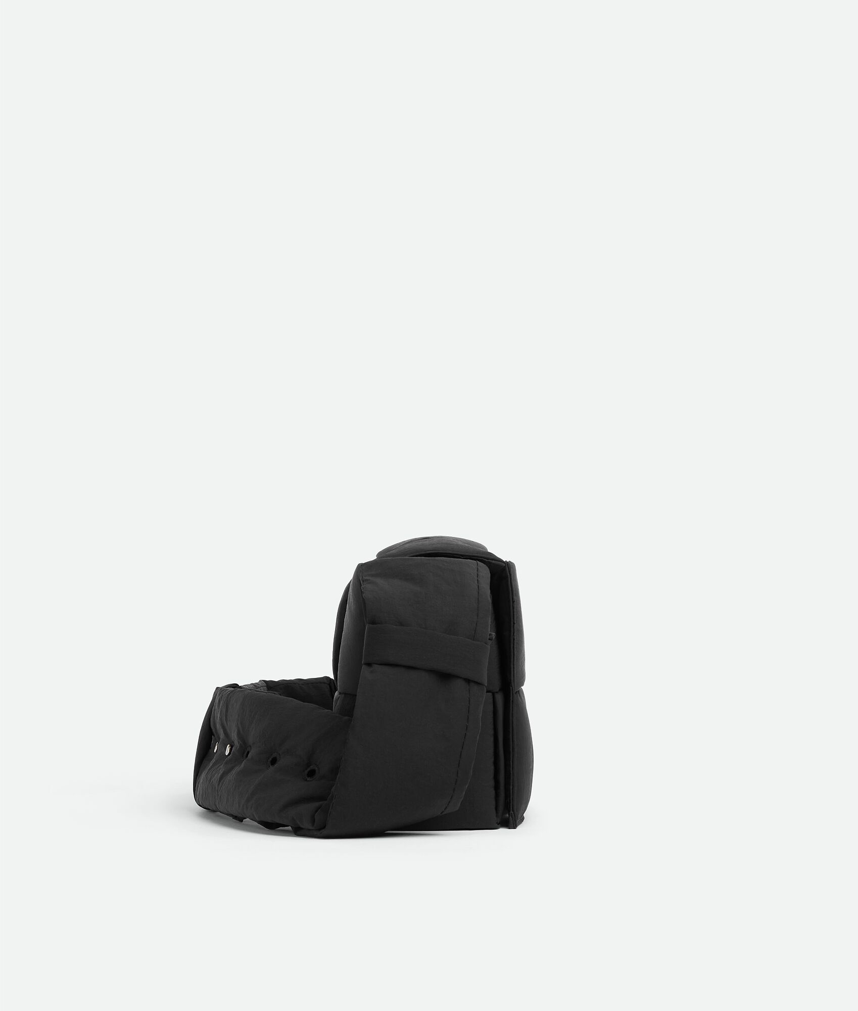 BOTTEGA VENETA 小号Cassette加衬科技斜挎包