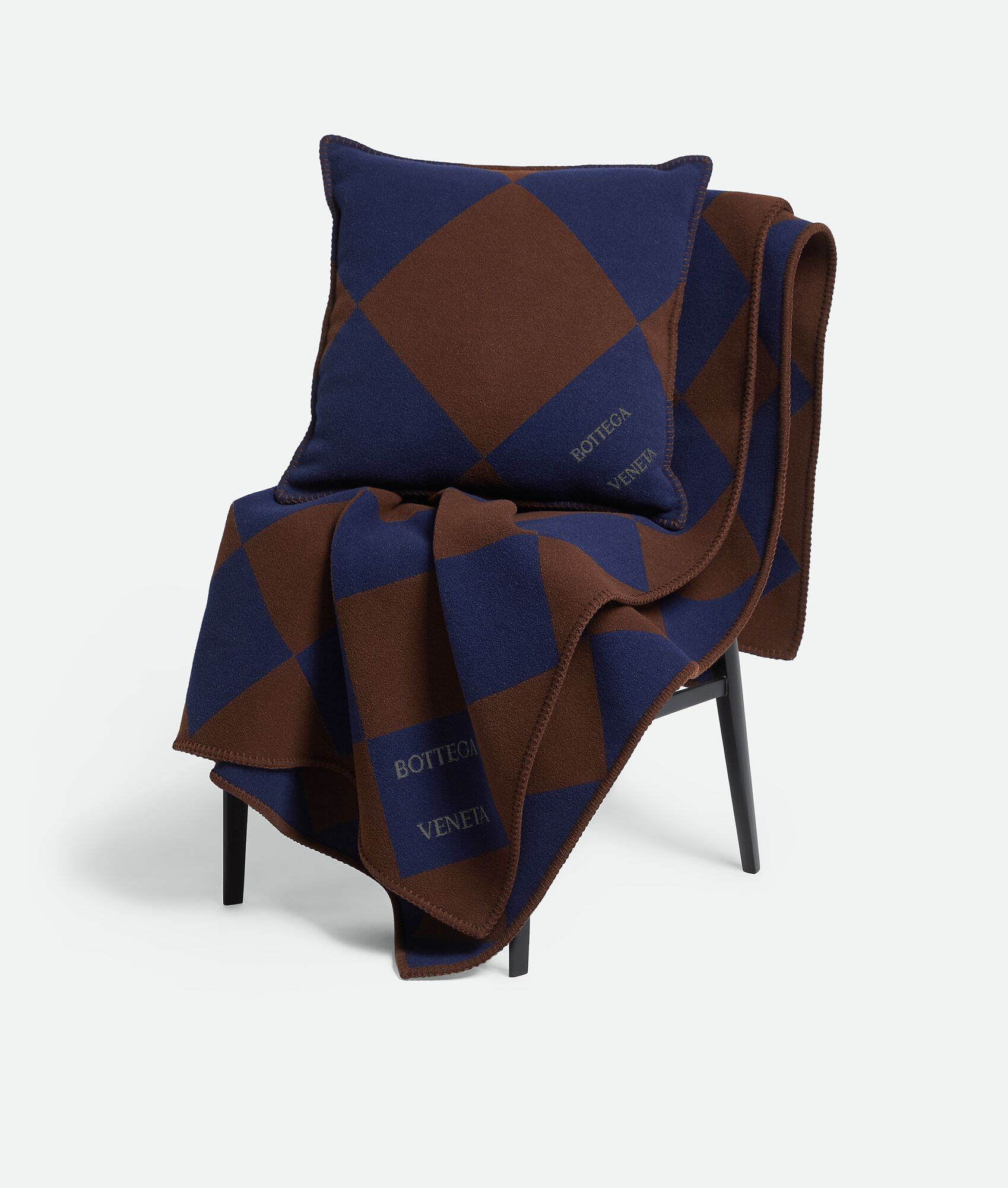 BOTTEGA VENETA 提花格纹靠垫