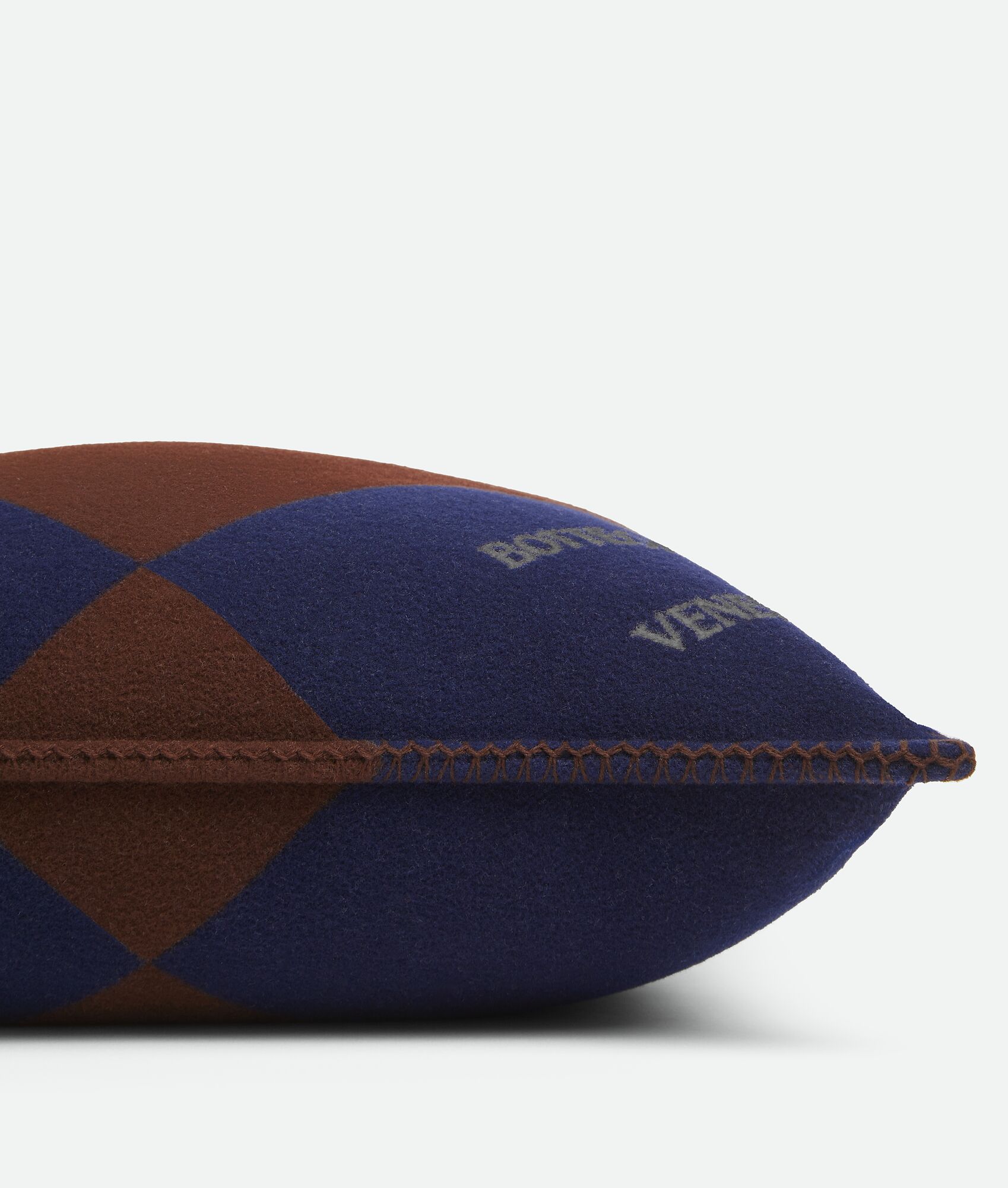 BOTTEGA VENETA 提花格纹靠垫