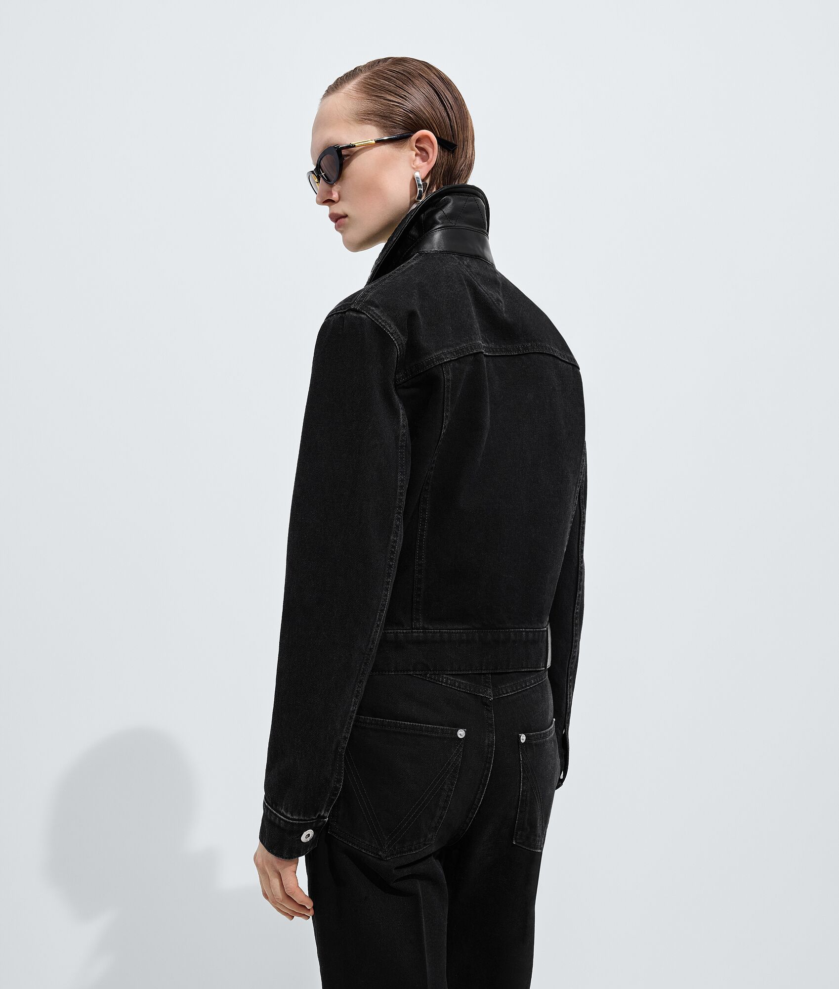 BOTTEGA VENETA 褪色黑牛仔夹克