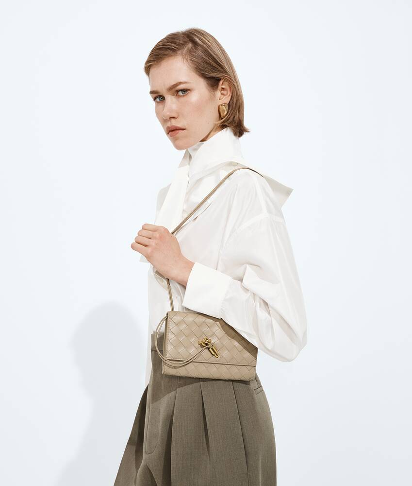 BOTTEGA VENETA Andiamo斜挎包