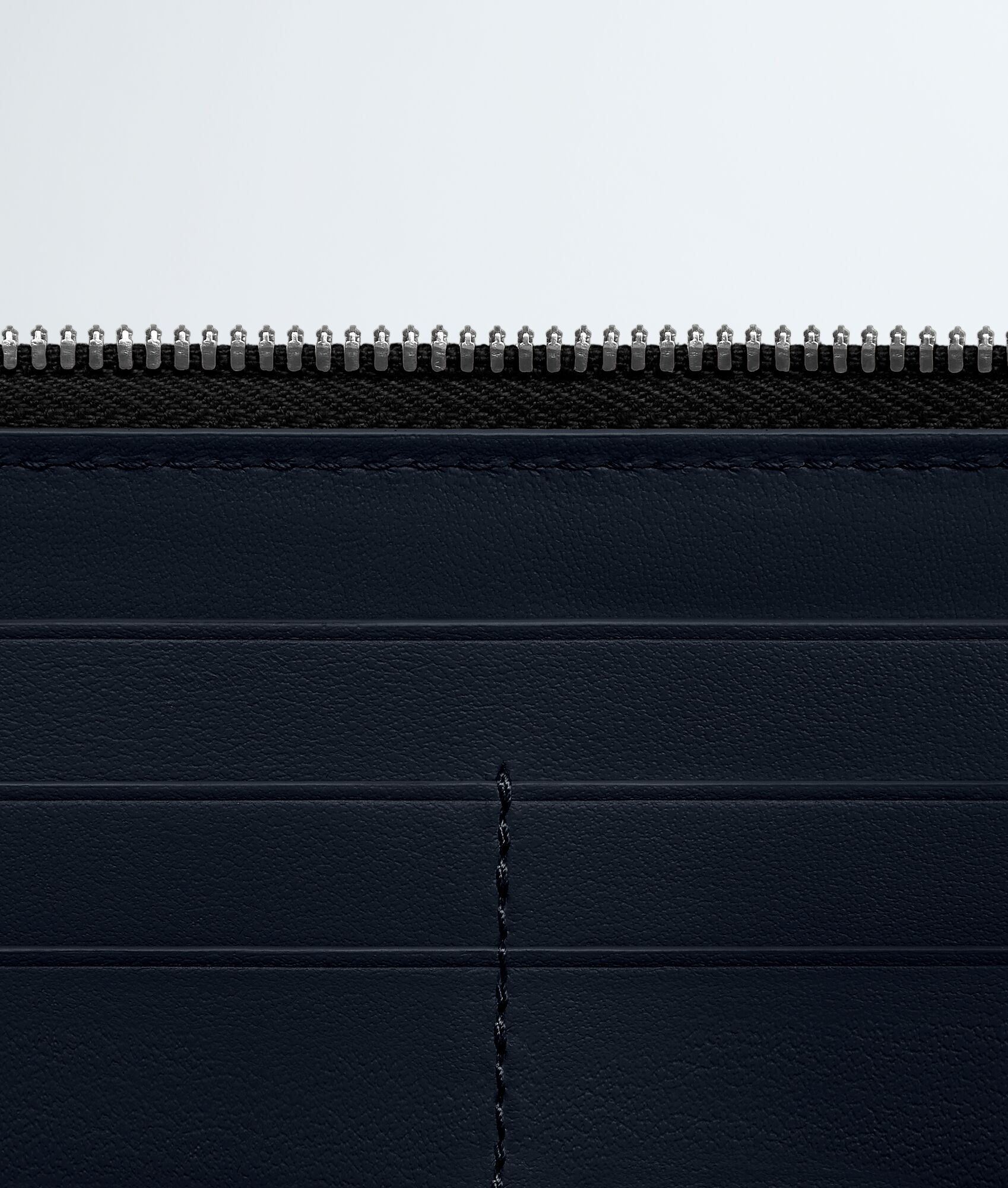 BOTTEGA VENETA Intrecciato Piccolo编织环绕式拉链钱包