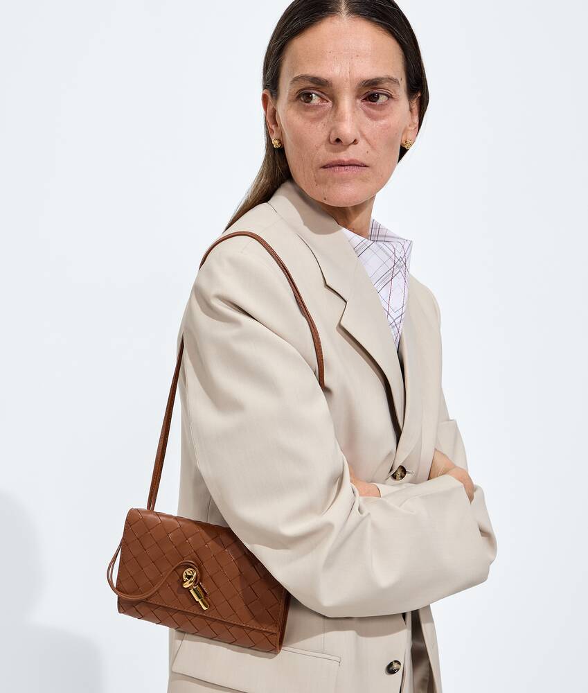 BOTTEGA VENETA Andiamo背带手拿包