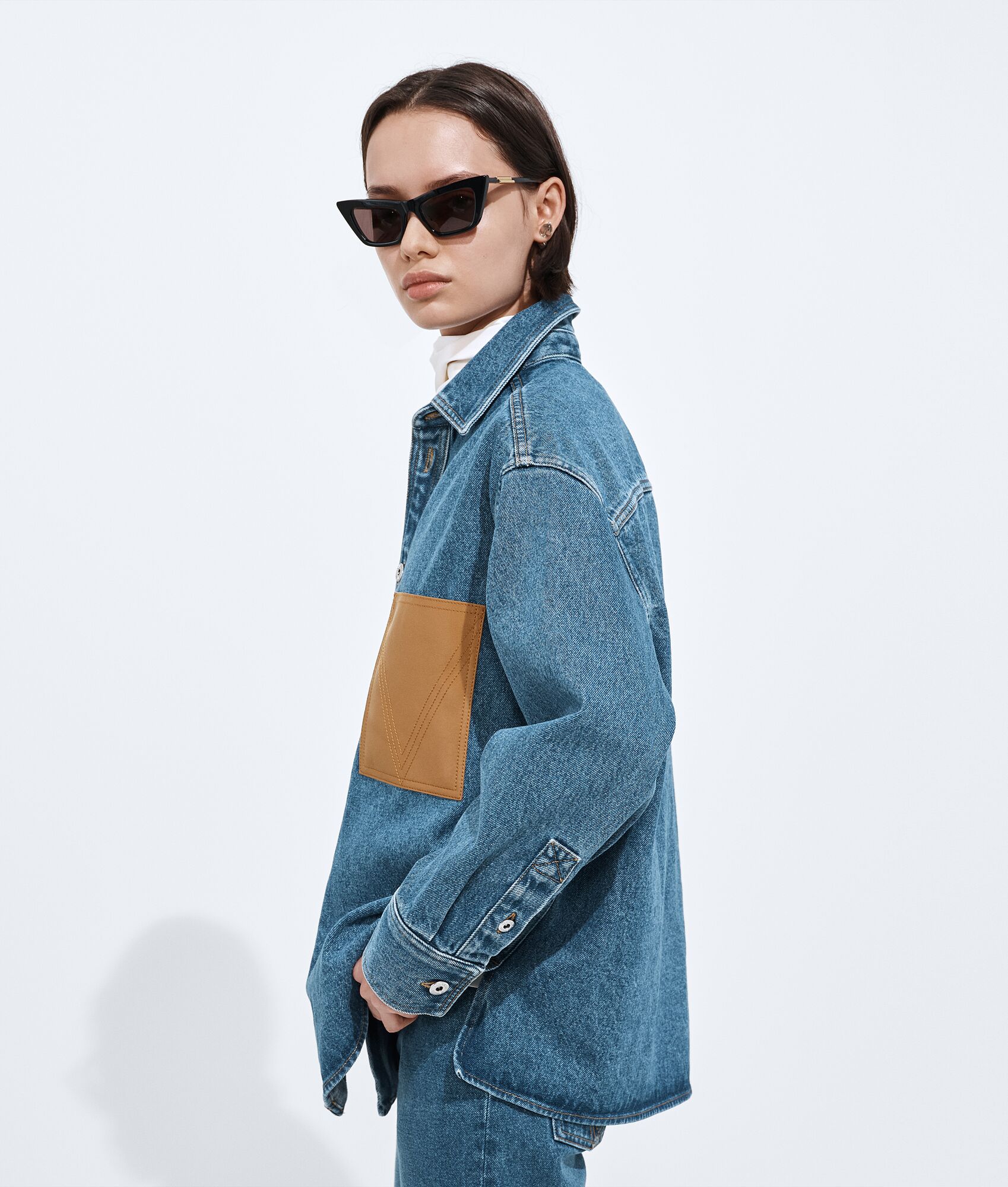 BOTTEGA VENETA 中度靛青色牛仔衬衫