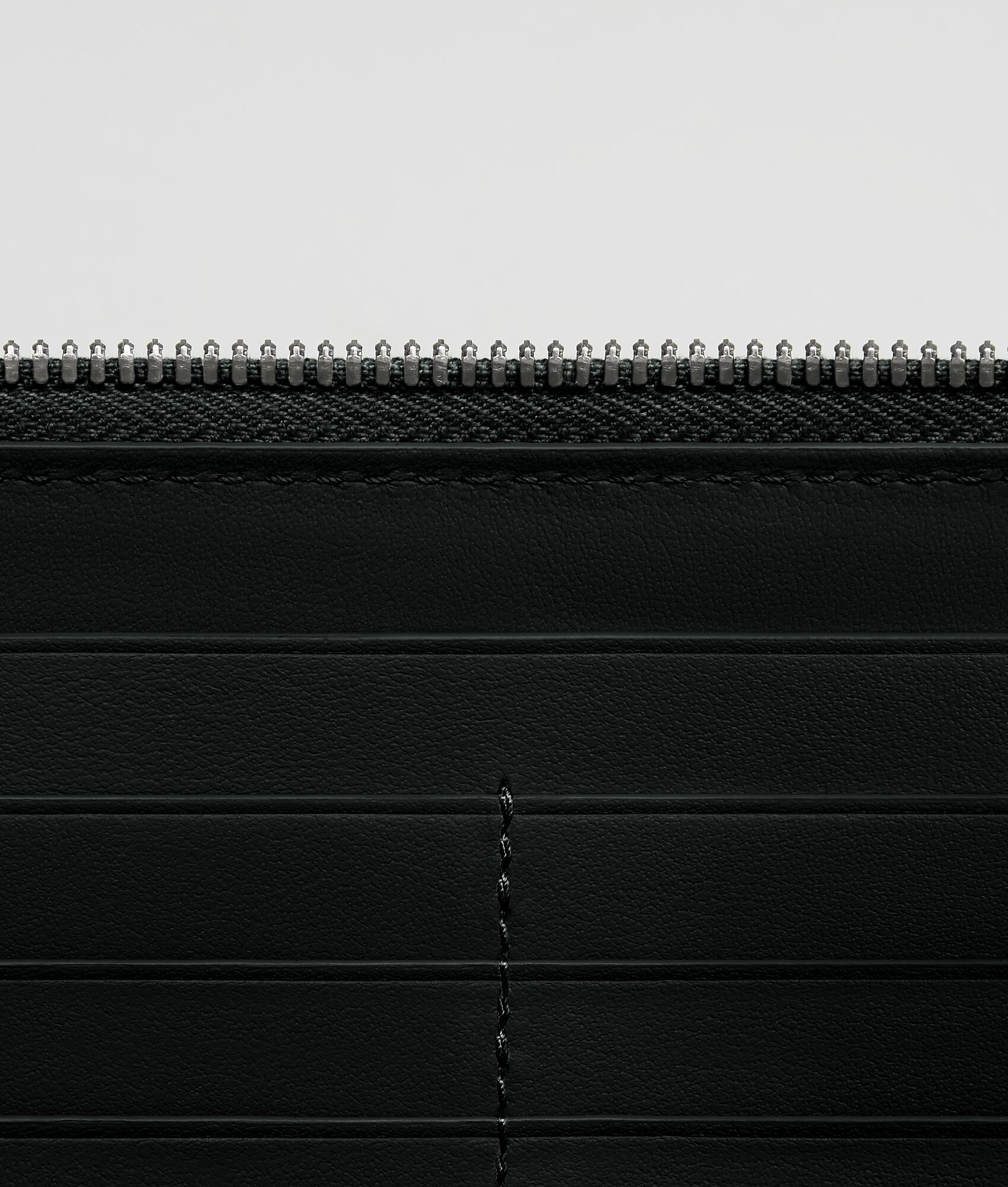 BOTTEGA VENETA Intrecciato编织环绕式拉链钱包