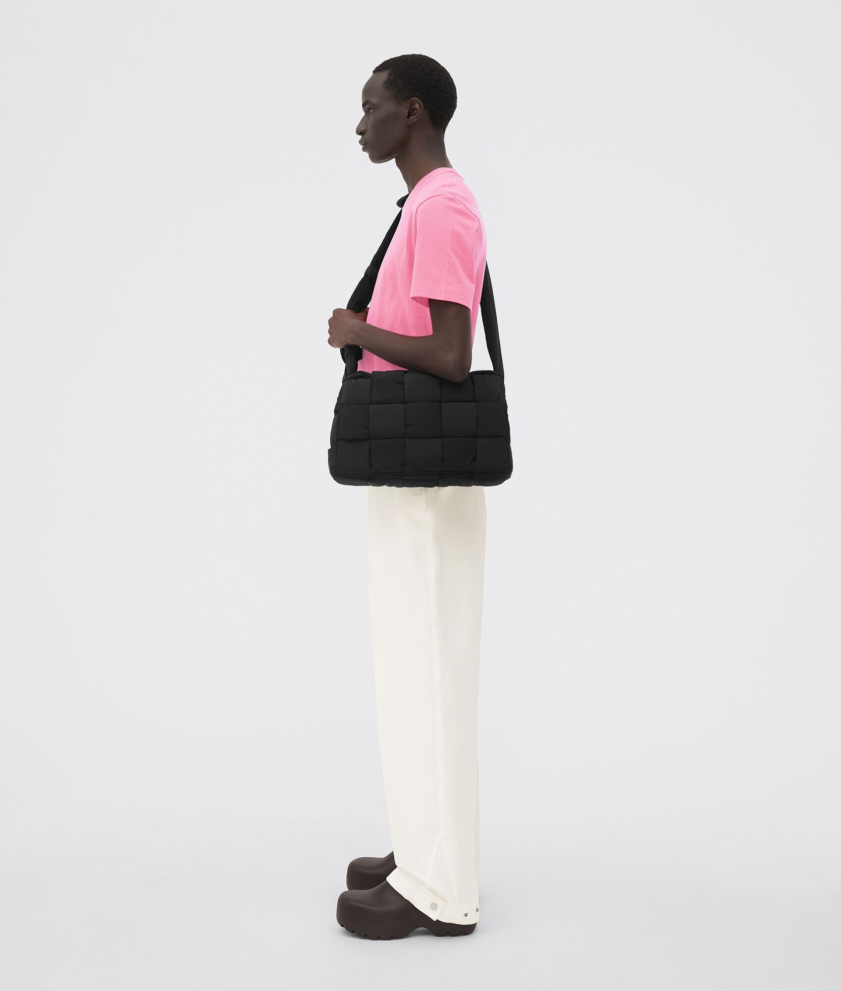 BOTTEGA VENETA 加大号padded Tech Cassette加衬科技斜挎包