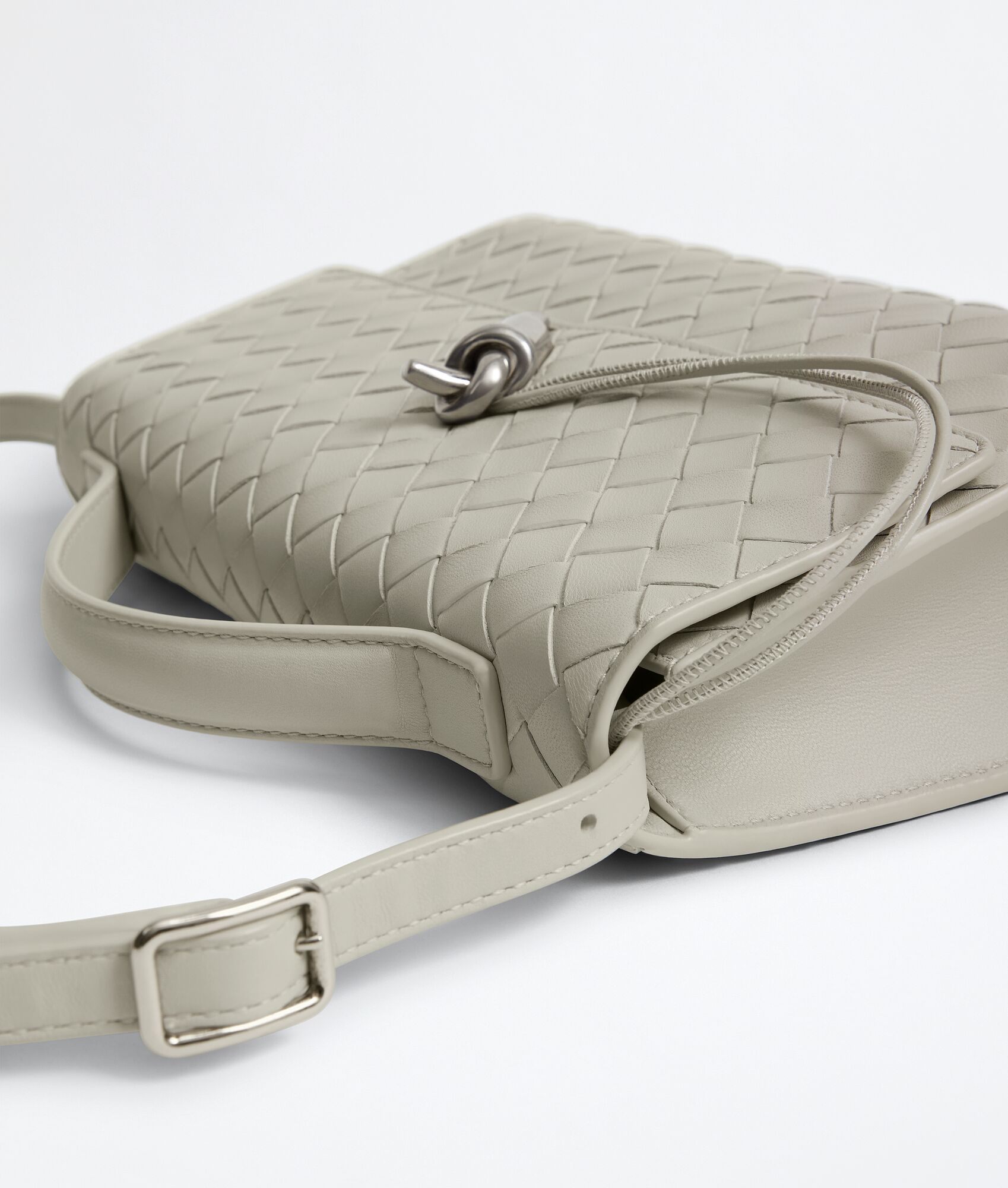 BOTTEGA VENETA Andiamo 25手拿包