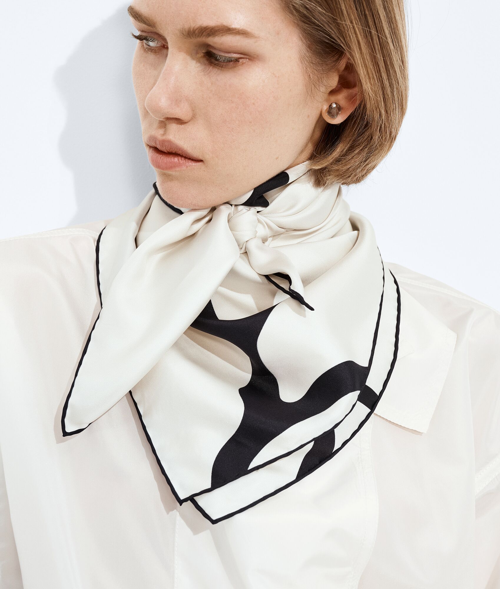 BOTTEGA VENETA 桑蚕丝斜纹方巾