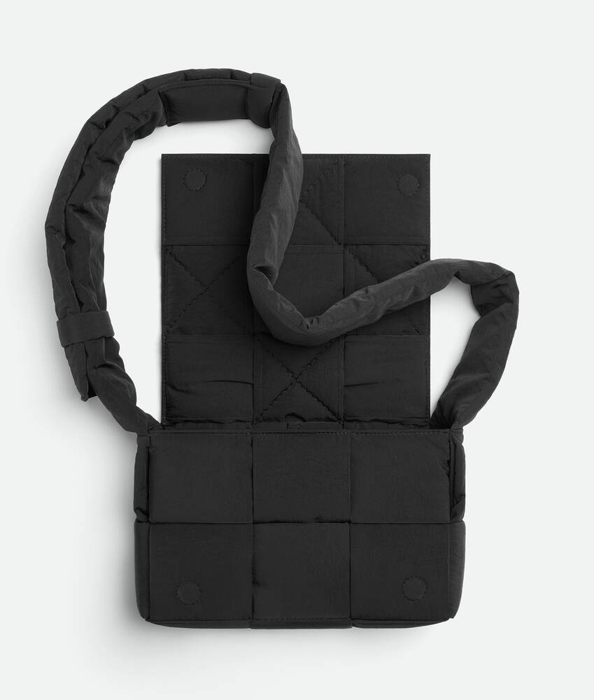 BOTTEGA VENETA 小号Cassette加衬科技斜挎包