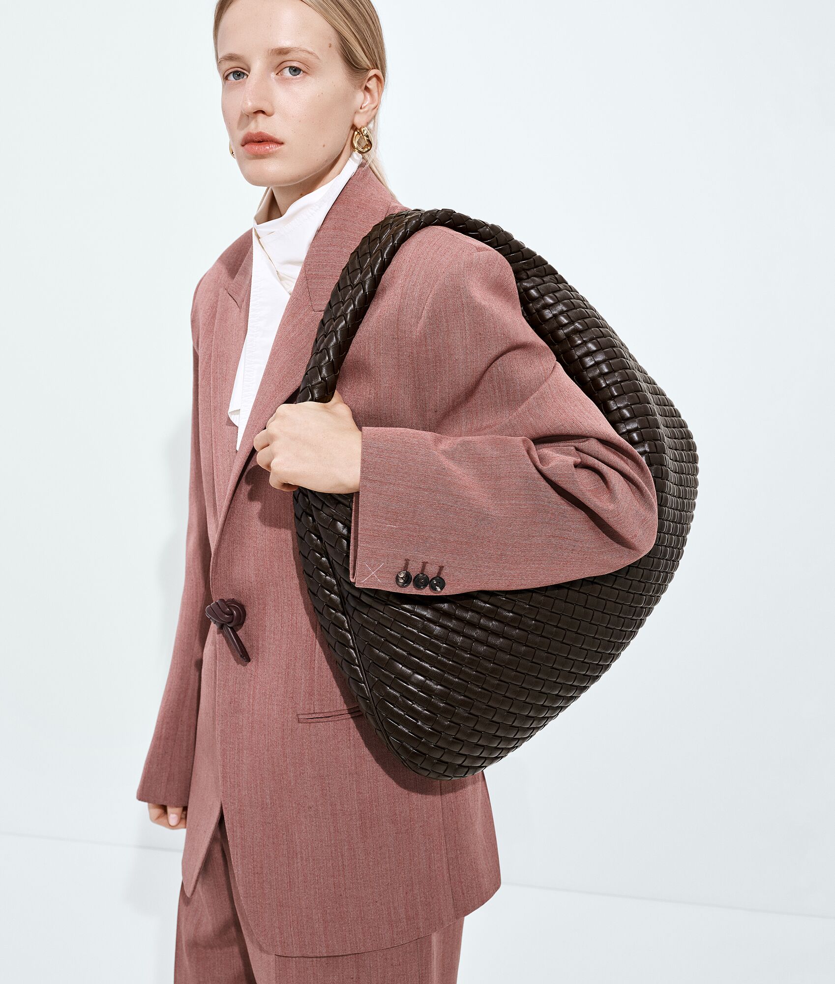 BOTTEGA VENETA 加大号Veneta肩背包