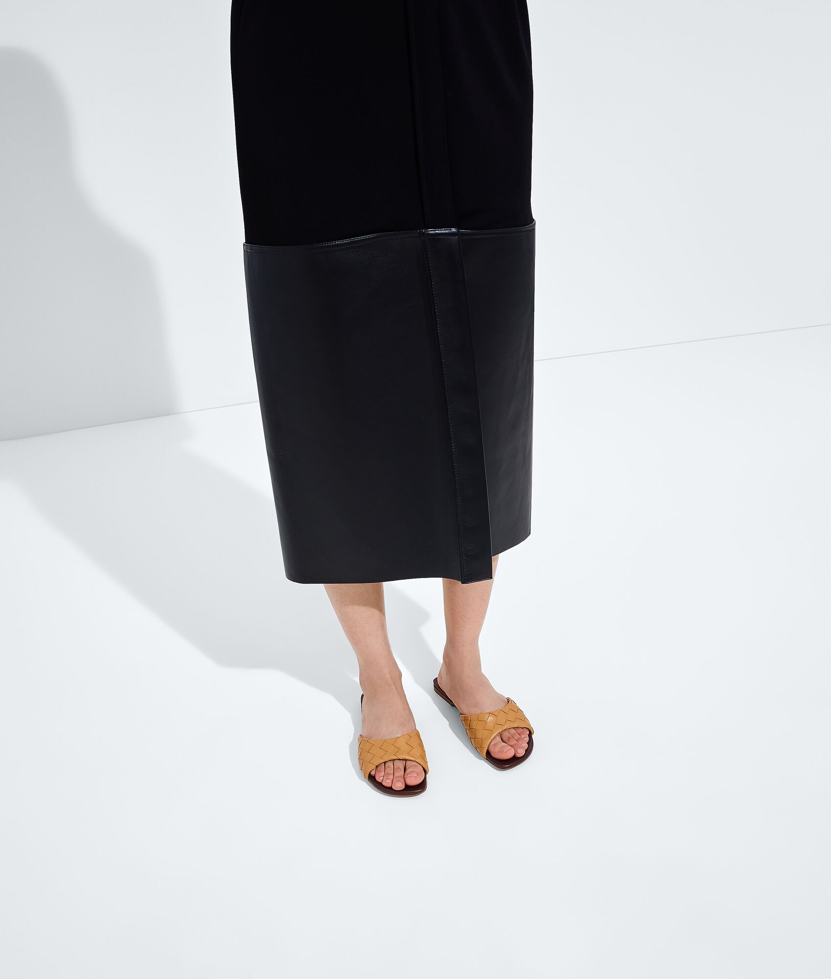 BOTTEGA VENETA 女士Livia平底穆勒鞋