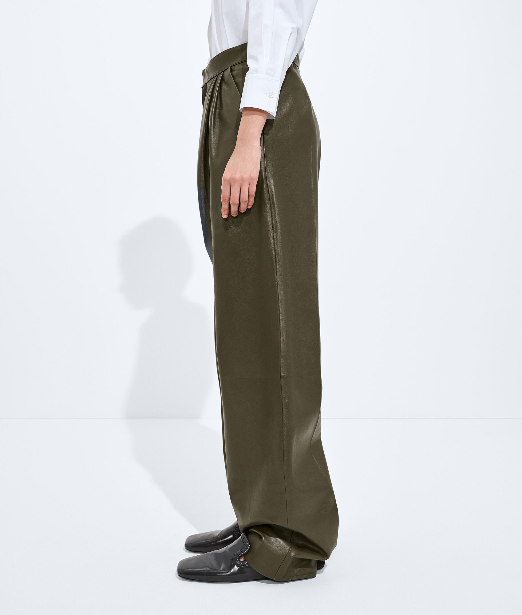 BOTTEGA VENETA 亮面皮革长裤