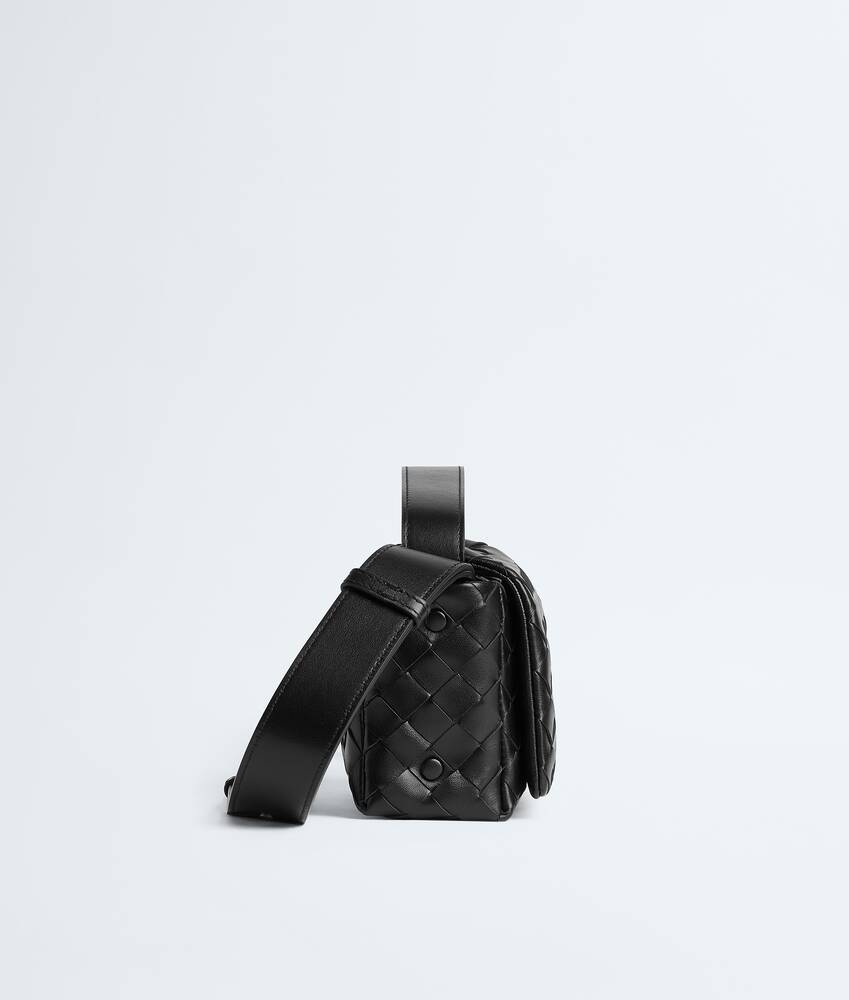黑色迷你Intrecciato编织翻盖手袋