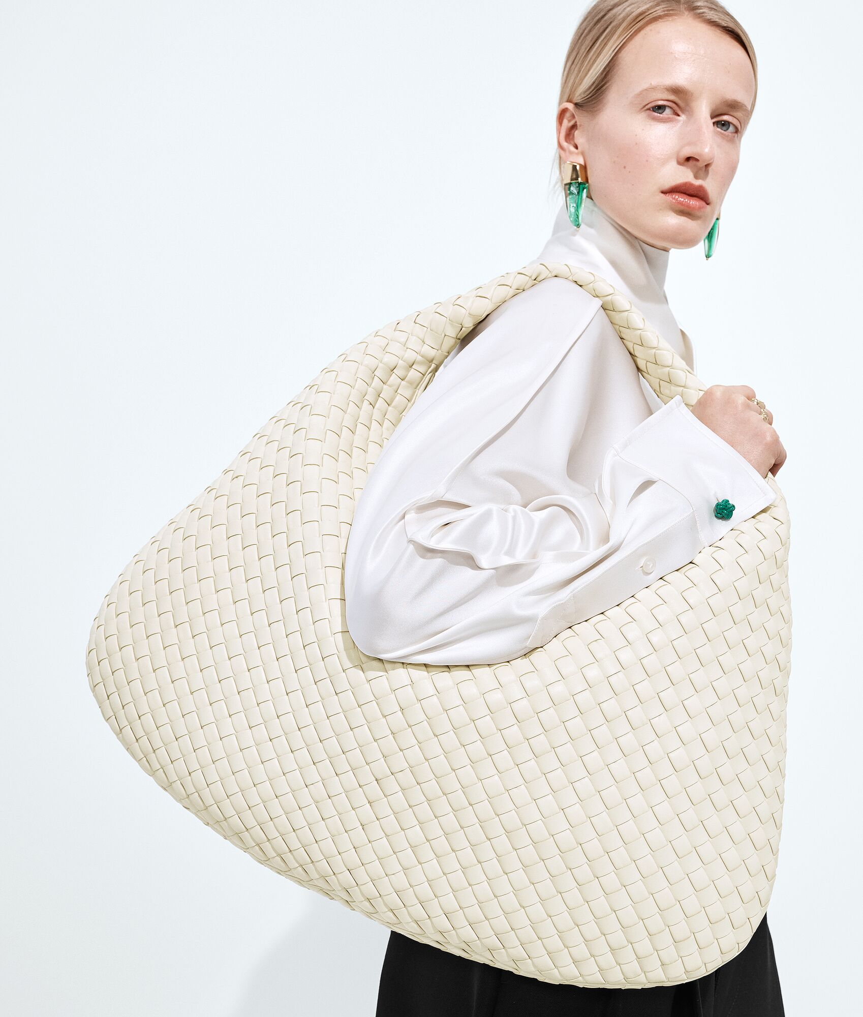 BOTTEGA VENETA 加大号Veneta肩背包