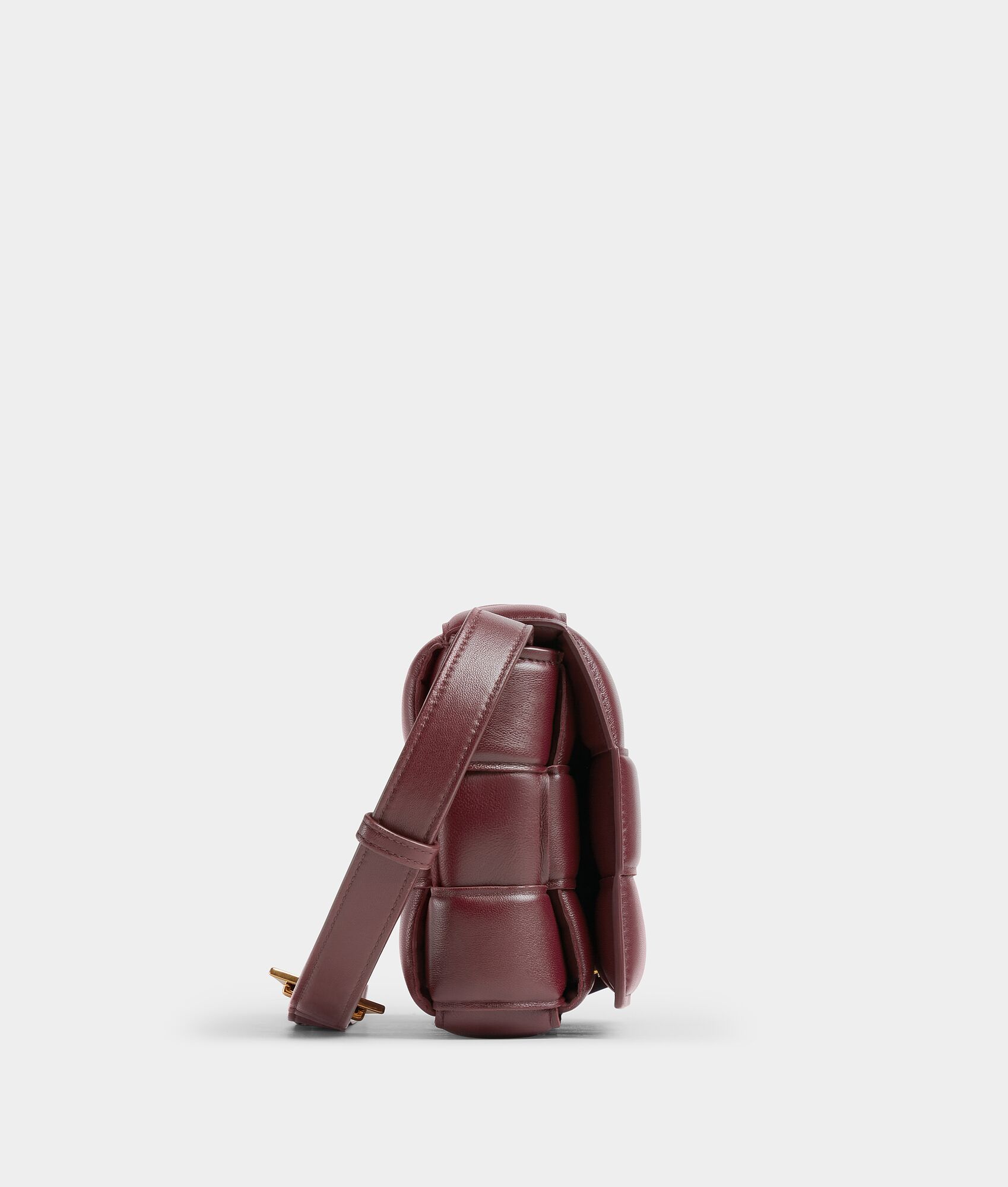 BOTTEGA VENETA Padded Cassette加衬斜挎包