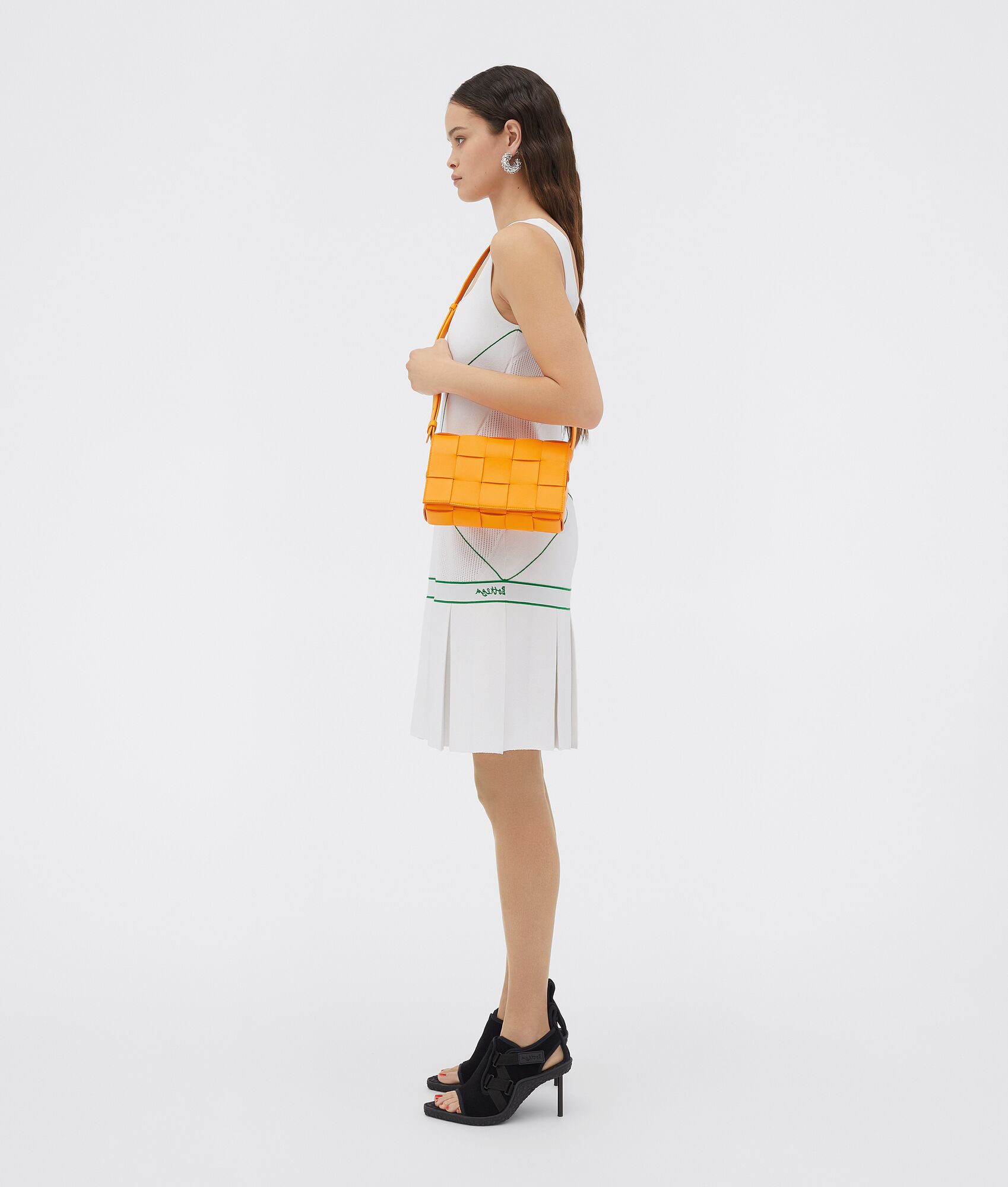 BOTTEGA VENETA CASSETTE斜挎包