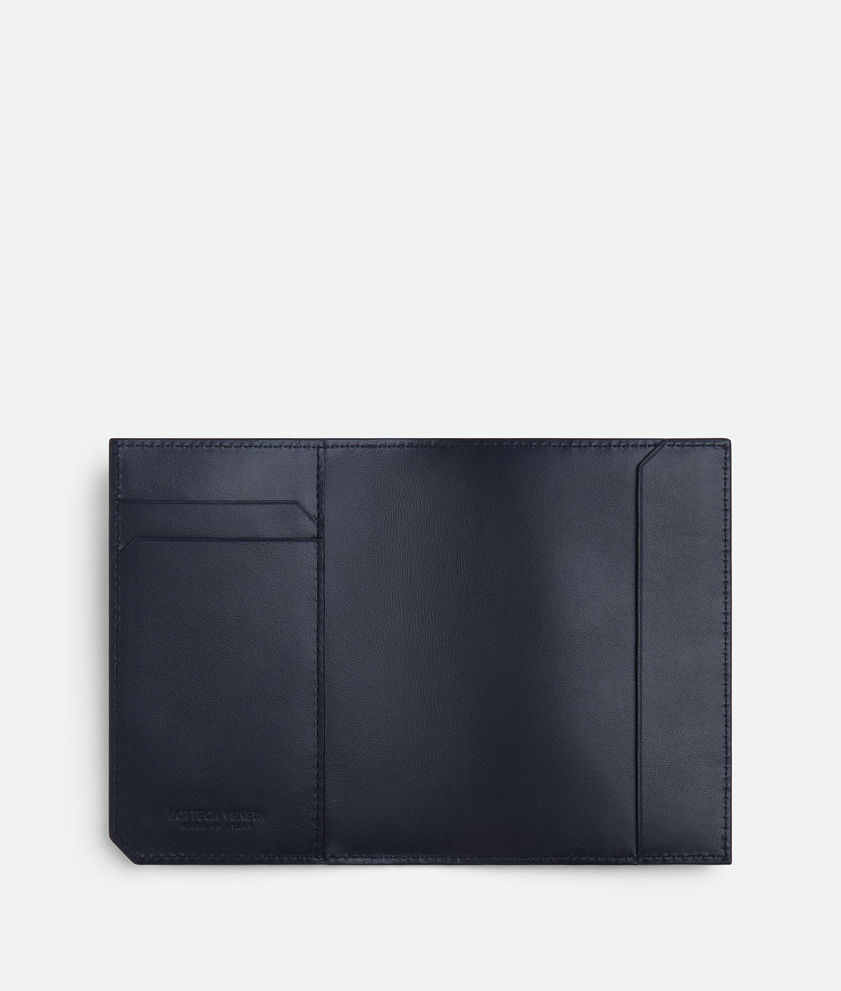 BOTTEGA VENETA Intrecciato Piccolo编织护照夹