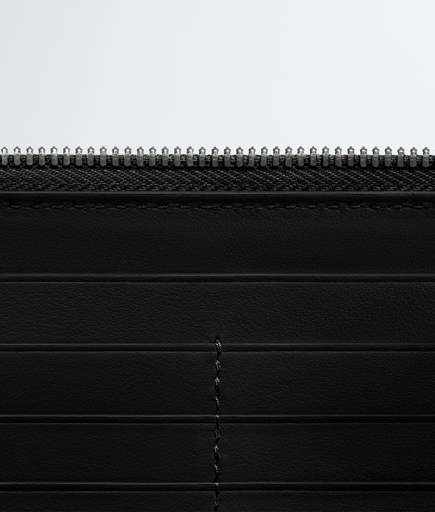 BOTTEGA VENETA Intrecciato编织环绕式拉链钱包