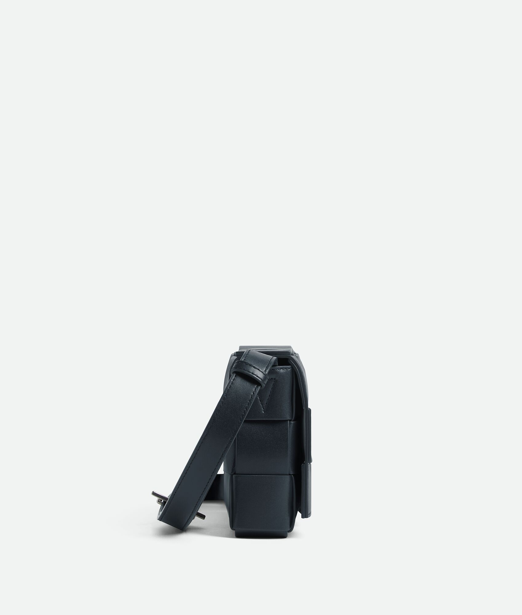 BOTTEGA VENETA Cassette斜挎包