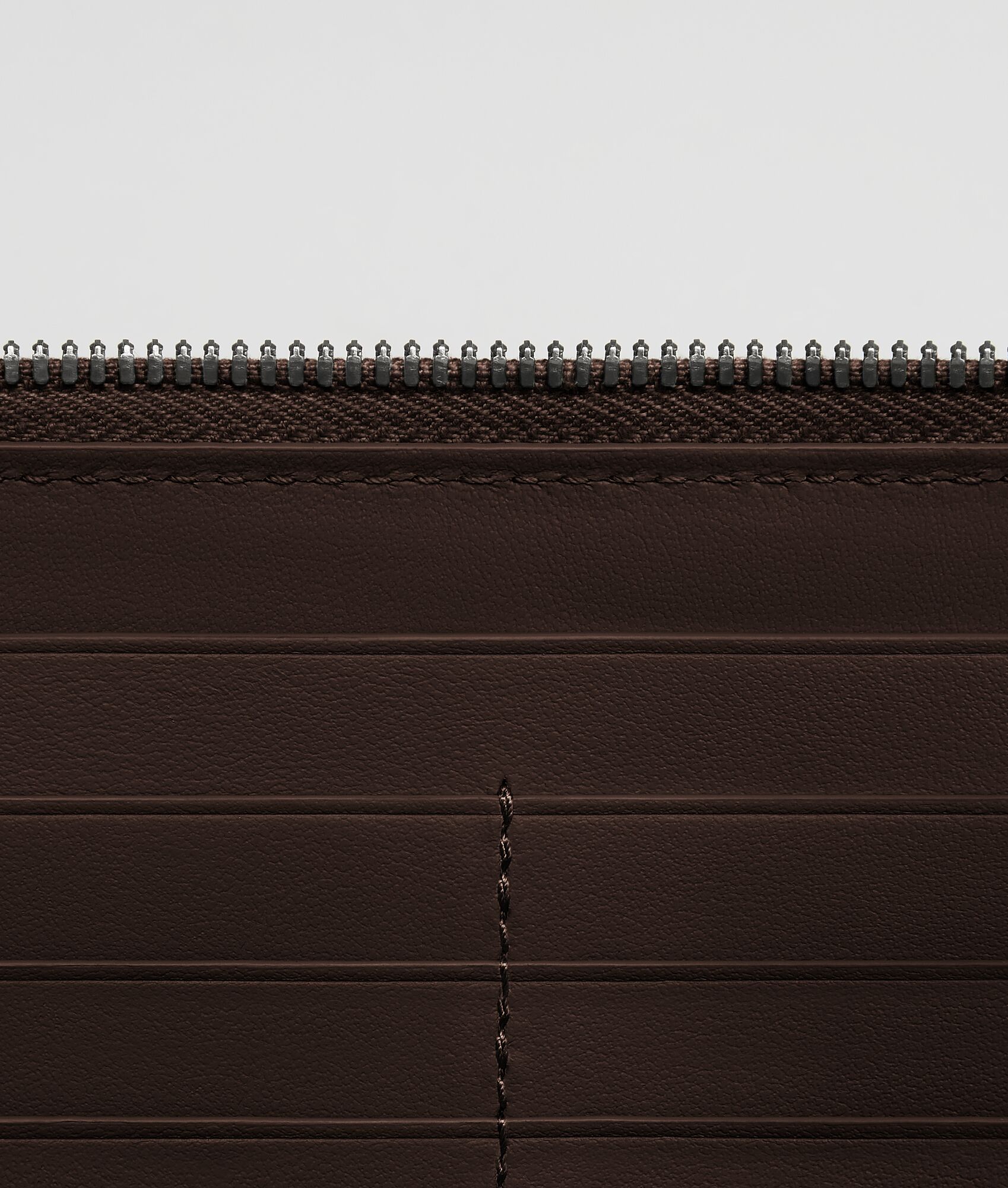 BOTTEGA VENETA Cassette环绕式拉链钱包