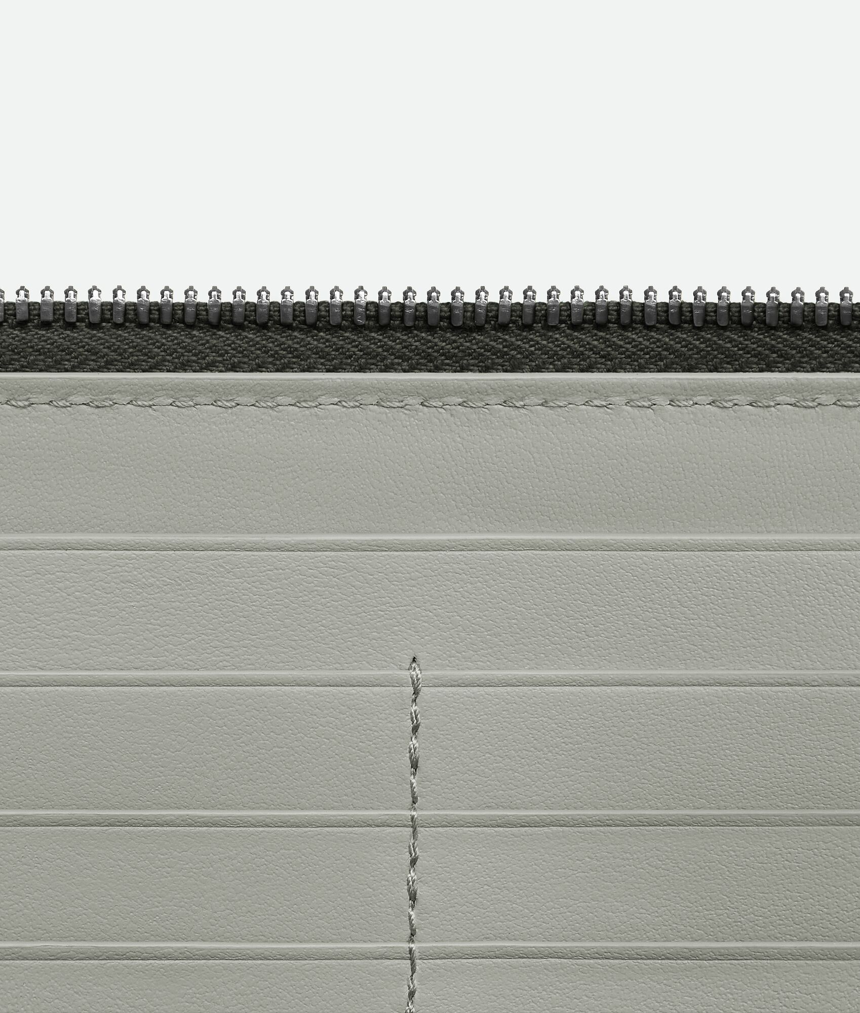 BOTTEGA VENETA Cassette环绕式拉链钱包