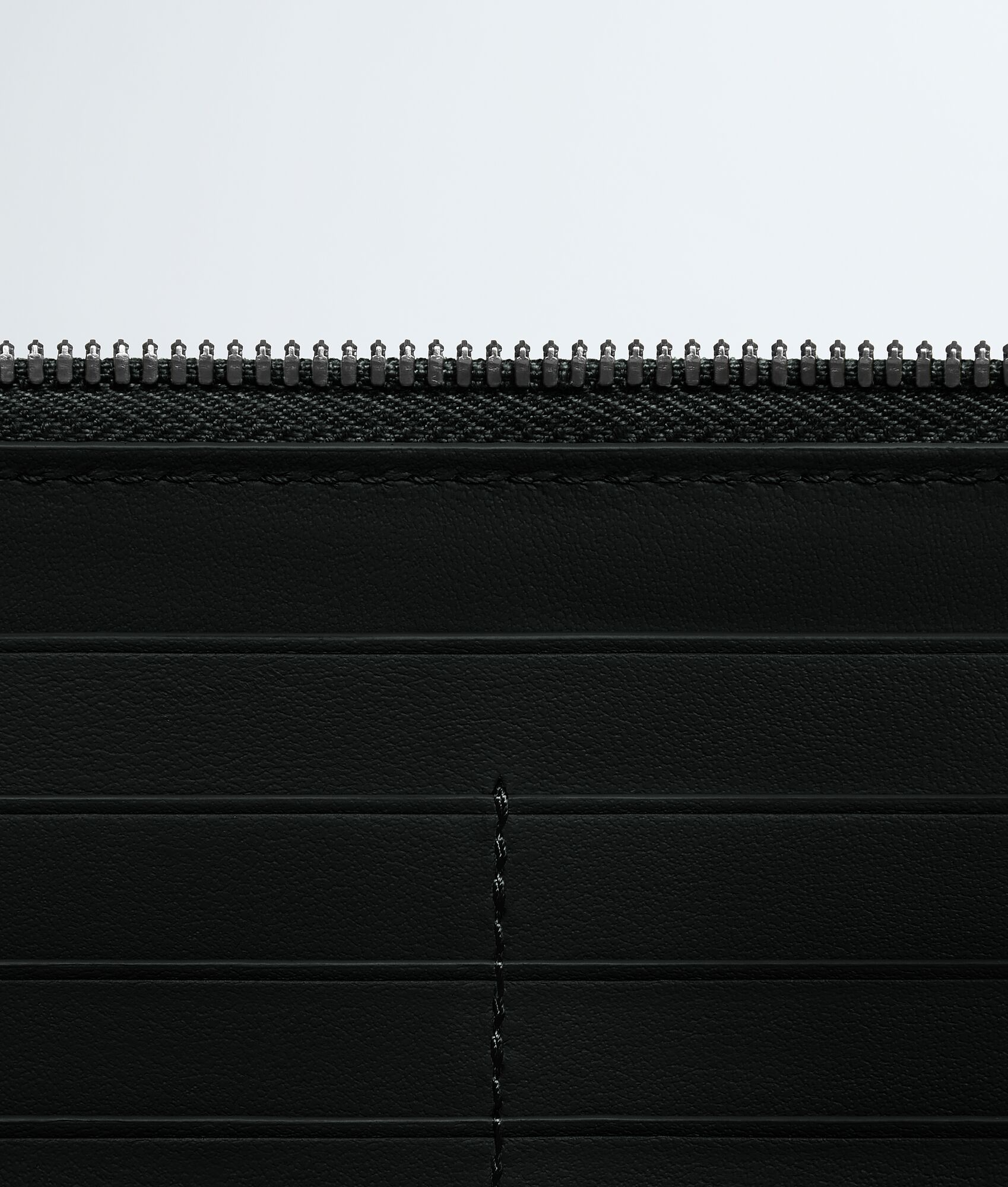 BOTTEGA VENETA Cassette环绕式拉链钱包