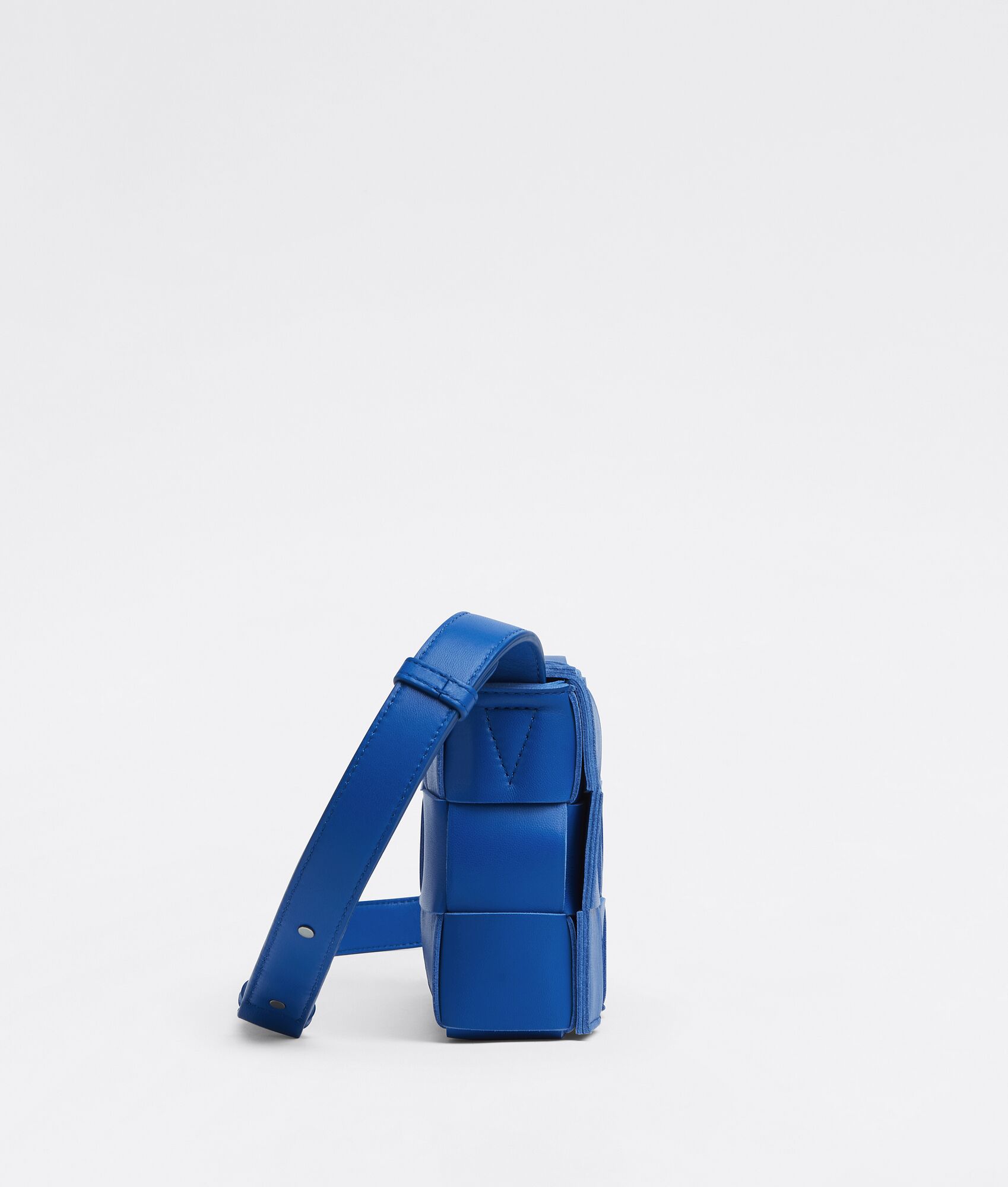BOTTEGA VENETA CASSETTE斜挎包