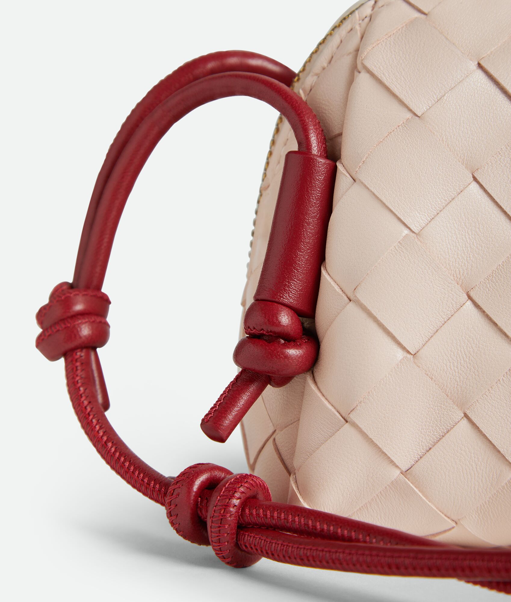 BOTTEGA VENETA Intrecciato编织Concert手拿包