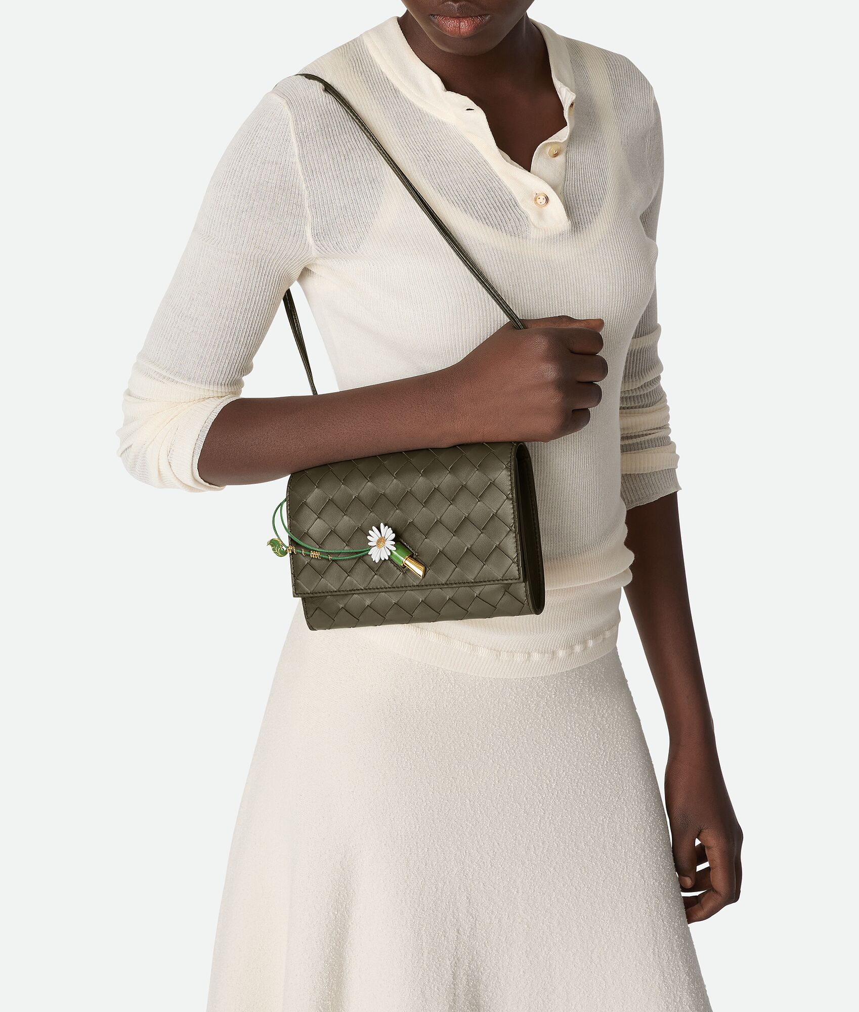 BOTTEGA VENETA Andiamo Daisy手拿包