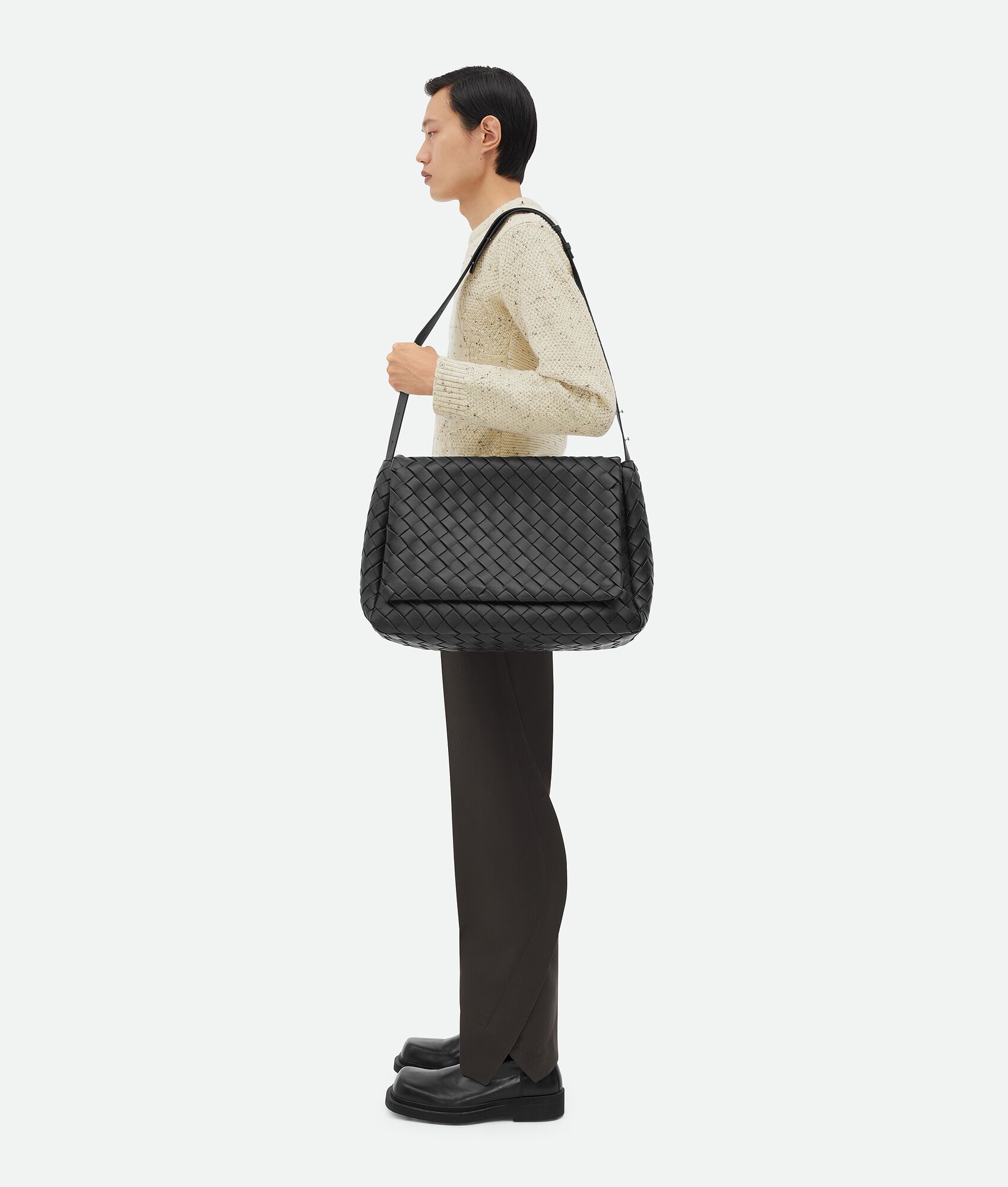 BOTTEGA VENETA 加大号Cobble Messenger斜挎包