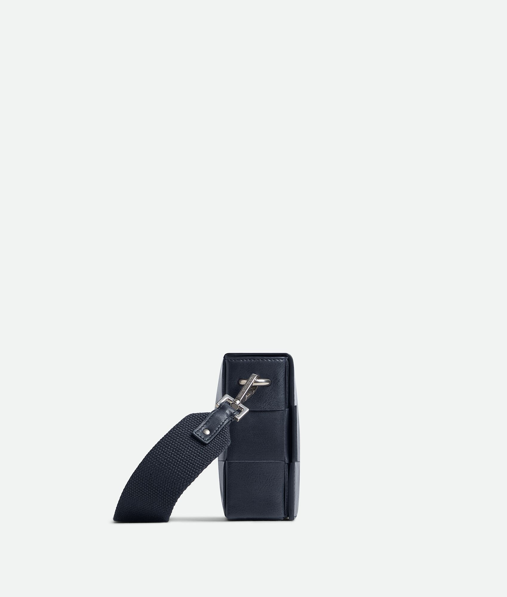 BOTTEGA VENETA Cassette多功能背带斜挎包