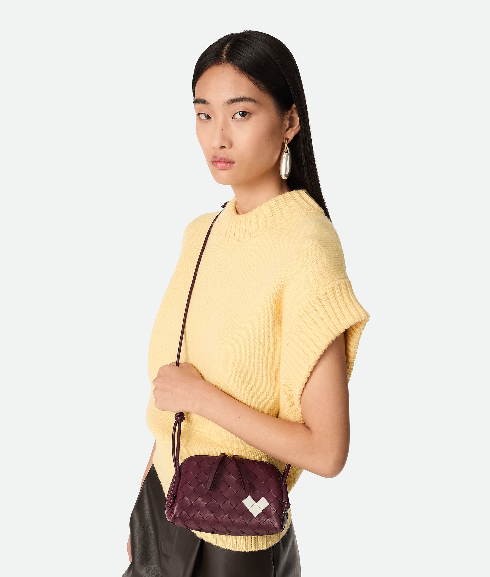 BOTTEGA VENETA Intrecciato编织Concert手拿包