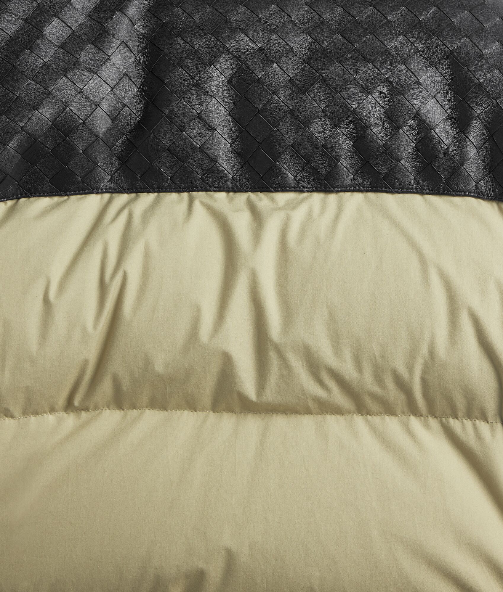 BOTTEGA VENETA 磨砂府绸羽绒夹克